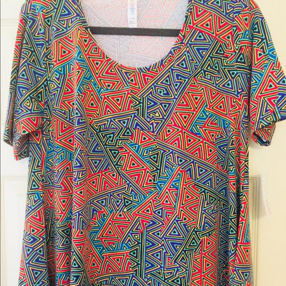 BNWT Medium Perfect T
